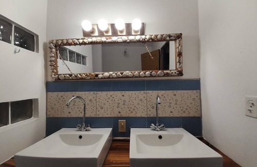 Lagartero Hotel | Hotel Hibiscus Garden / Jardin De Papos