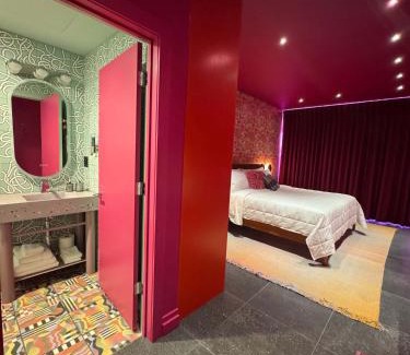 Cherokee Triangle Casa | Hotel Hilo - Room 203