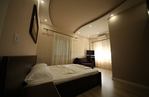 Koplik Hotel | Hotel Holiday