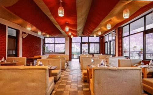 Dharamshala Hotel | Hotel Holiday Hill Mcleodganj-Near to Dalai Lama Temple & Mall Road