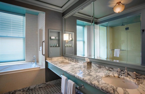 Downtown Houston Hotel | Hotel ICON Autograph Collection by Marriott