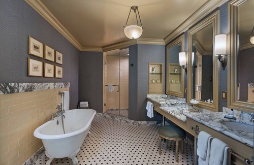 Downtown Houston Hotel | Hotel ICON Autograph Collection by Marriott