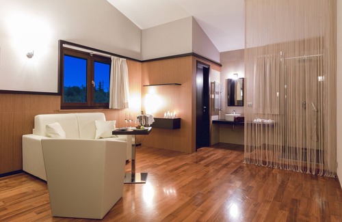 Rocchetta SantʼAntonio Hotel | Hotel il Castagneto Melfi