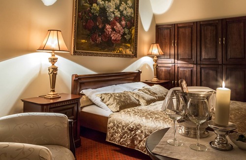 Srodmiescie Hotel | Hotel im. Jana Pawła II