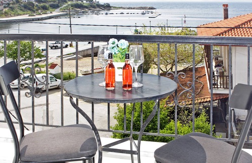 Pirgadikia Casa | Hotel in the heart of pirgadikias Center&Port!