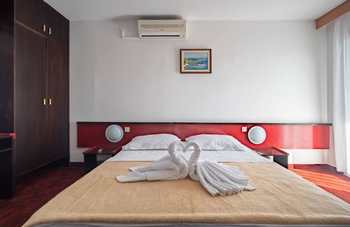 Cove Rogacic Casa | Hotel Issa - Double Room Park View 1