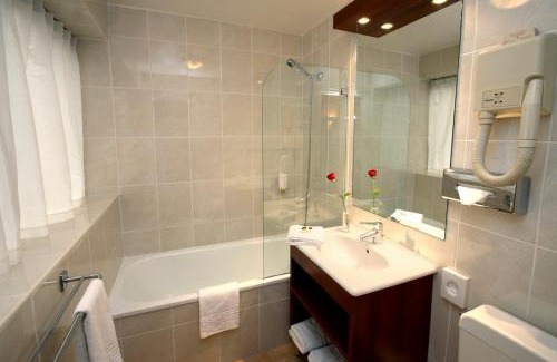Issy-les-Moulineaux Hotel | Hotel Izzy