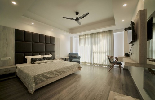 The Mall Road Hotel | Hotel Jiva