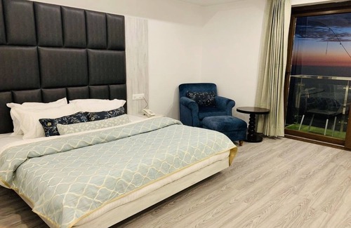 The Mall Road Hotel | Hotel Jiva