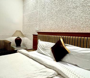 Taj Ganj Hotel | Hotel Kamal Nearest To Taj Mahal
