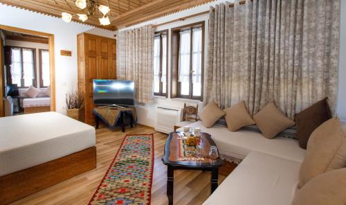 Gjirokaster Hotel | Hotel Kodra