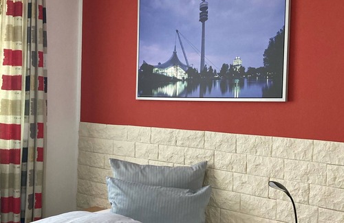 Holzkirchen Hotel | Hotel KonradP