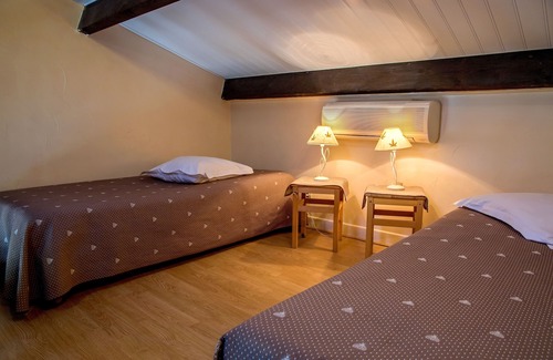 Saint-Martin-d'Ardeche Hotel | Hotel L'escarbille