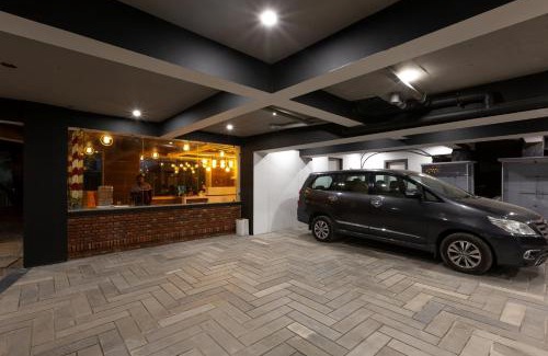 The Mall Road Hotel | Hotel LA Eden