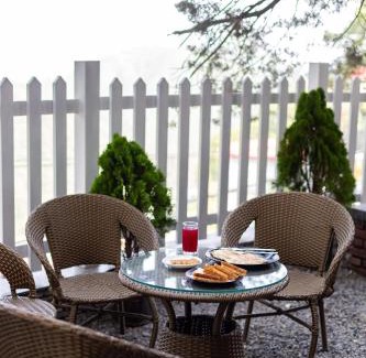 The Mall Road Hotel | Hotel LA Eden