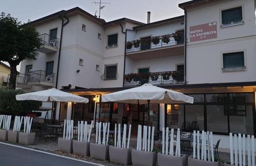 San Benedetto di Lugana Hotel | Hotel La Favorita