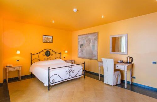 Santo Stefano di Camastra Hotel | Hotel La Playa Blanca