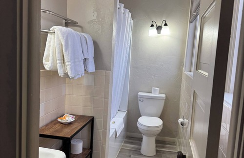 Douglas Hotel | Hotel LaBonte