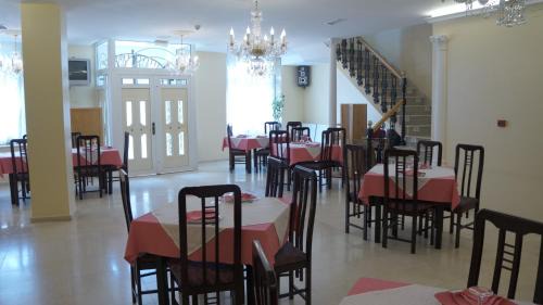 Cee Hotel | Hotel Larry