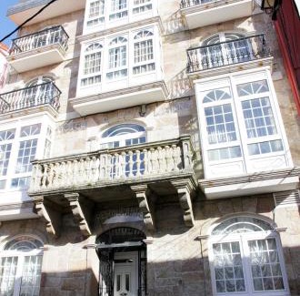 Cee Hotel | Hotel Larry