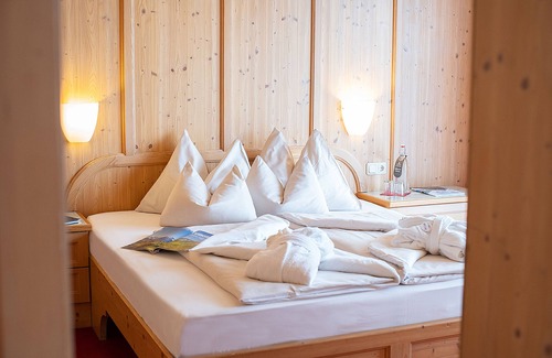 Schuttdorf Hotel | Hotel Latini