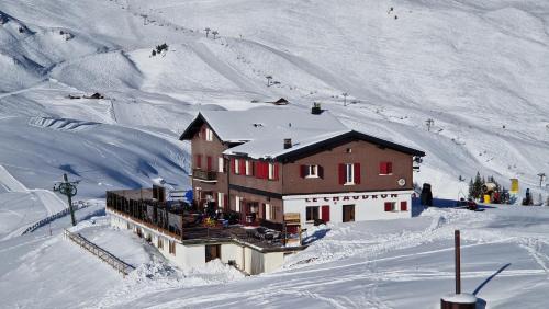 Champery Hotel | Hotel Le Chaudron Ski In Ski Out