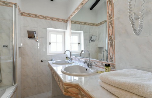 Saint-Paul-de-Vence Hotel | Hotel Le Hameau