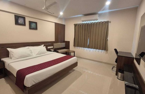 Gandhipuram Hotel | Hotel Le Palace
