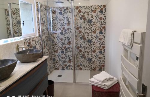 Saint-Laurent-des-Arbres Hotel | Hotel Le Saint Laurent