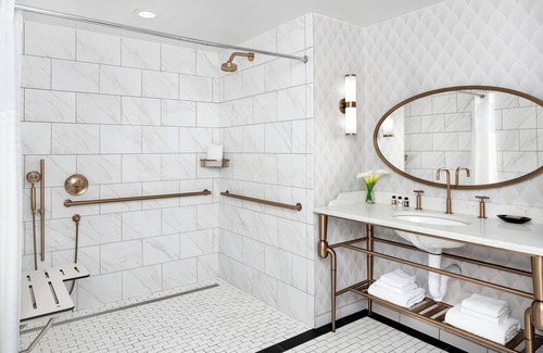 Scioto Mile Hotel | Hotel LeVeque, Autograph Collection
