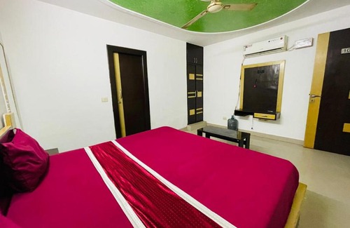 Taj Ganj Hotel | Hotel Lime Light Family Stay By BRI