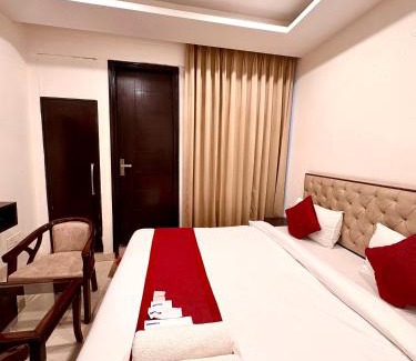 Zirakpur Hotel | Hotel Lycoris Zirakpur Chandigarh ! Main Highway Hotel ! Lift ! Large Parking ! Premium AC Rooms ! Traveler choice
