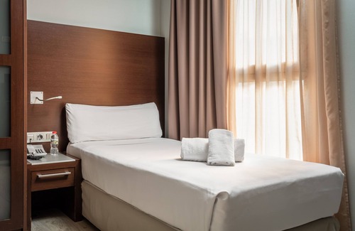 Collblanc y La Torrassa Hotel | Hotel Madanis Liceo