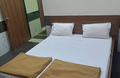 Dwarka Hotel | Hotel Mahalaxmi
