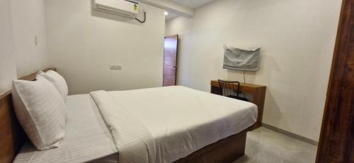 Central Pune Casa | Hotel Maharaja Inn
