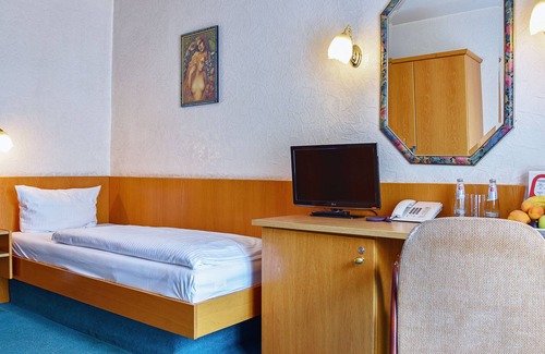 Burgel Hotel | Hotel Mainbogen