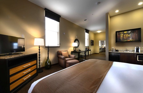 Brownstown Hotel | Hotel Maison Yakima Tapestry Collection by Hilton