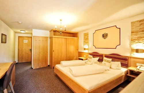 Nauders Hotel | Hotel ∙ Hotel Margarete Maultasch - INCL. LIFT PASS Double room/addl. bed, shower/wc (max. 2 adults 1 child, Gretl), HB PLUS