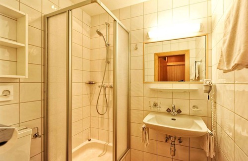 Nauders Hotel | Hotel ∙ Hotel Margarete Maultasch - INCL. LIFT PASS Double room/addl. bed, shower/wc (max. 2 adults 1 child, Gretl), HB PLUS