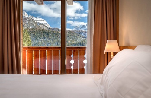 Campo Carlo Magno Hotel | Hotel Maribel