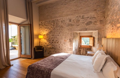 Avinyonet de Puigventos Hotel | Hotel Mas Bosch 1526