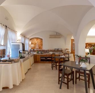 Kamari Hotel | Hotel Matina