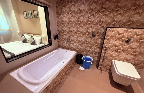 Thane West Cabina | Hotel Melody NX