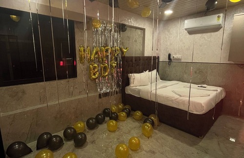 Andheri West Hotel | Hotel Newyork by Stayzy Rooms