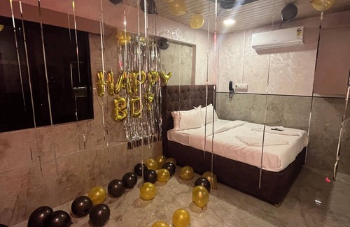 Andheri West Hotel | Hotel Newyork by Stayzy Rooms