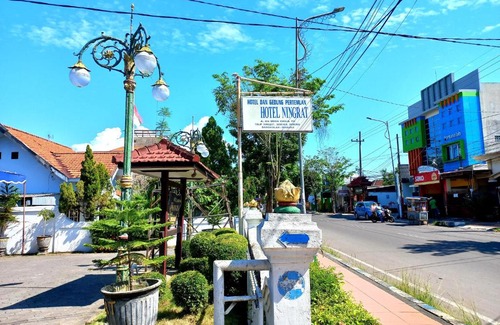 Bangkalan Hotel | Hotel Ningrat Syariah near Alun Alun Bangkalan