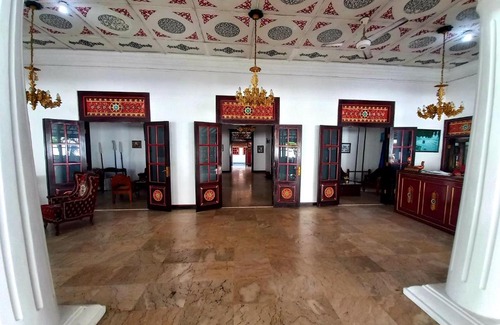 Bangkalan Hotel | Hotel Ningrat Syariah near Alun Alun Bangkalan