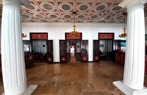 Bangkalan Hotel | Hotel Ningrat Syariah near Alun Alun Bangkalan