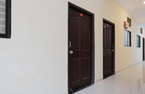 Rau Hotel | Hotel O Aashirwad