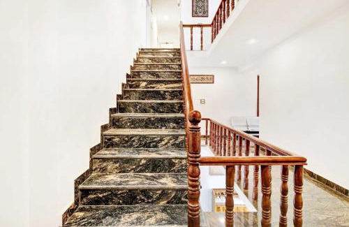 Srinagar Hotel | Hotel O Dal Lake